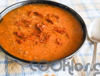 Η συνταγή της ημέρας: Φακές σούπα με κάρυ και λιαστές ντομάτες